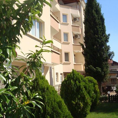 Hotel Astra Равда Экстерьер фото