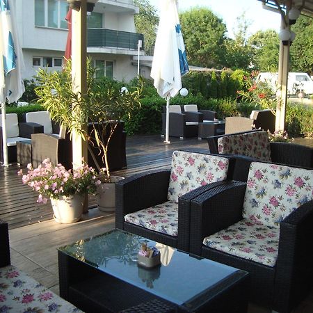 Hotel Astra Равда Экстерьер фото