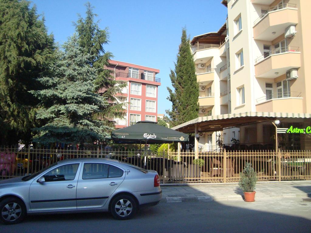 Hotel Astra Равда Экстерьер фото