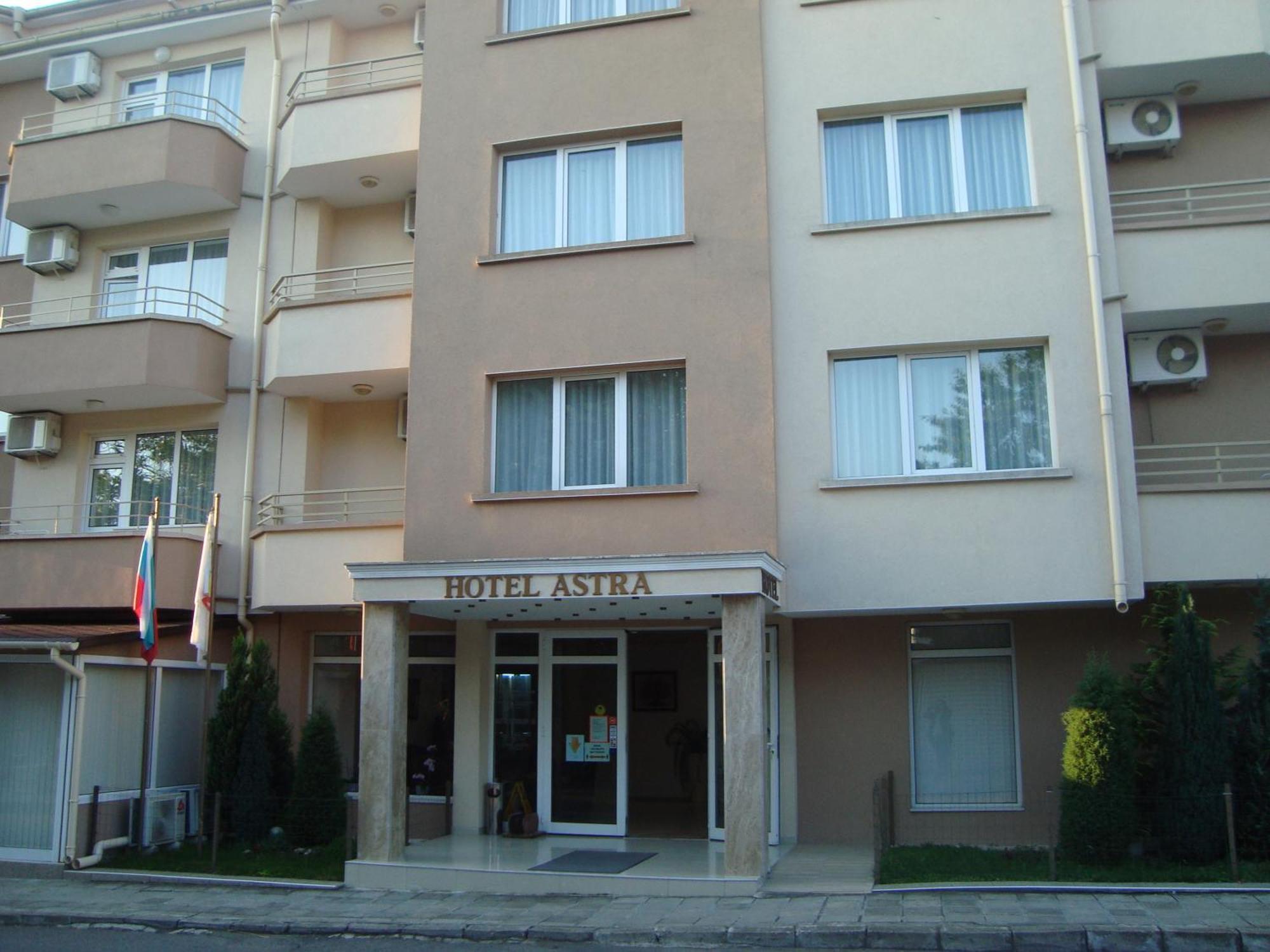 Hotel Astra Равда Экстерьер фото