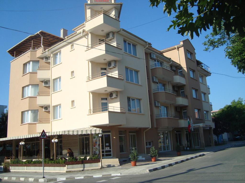 Hotel Astra Равда Экстерьер фото