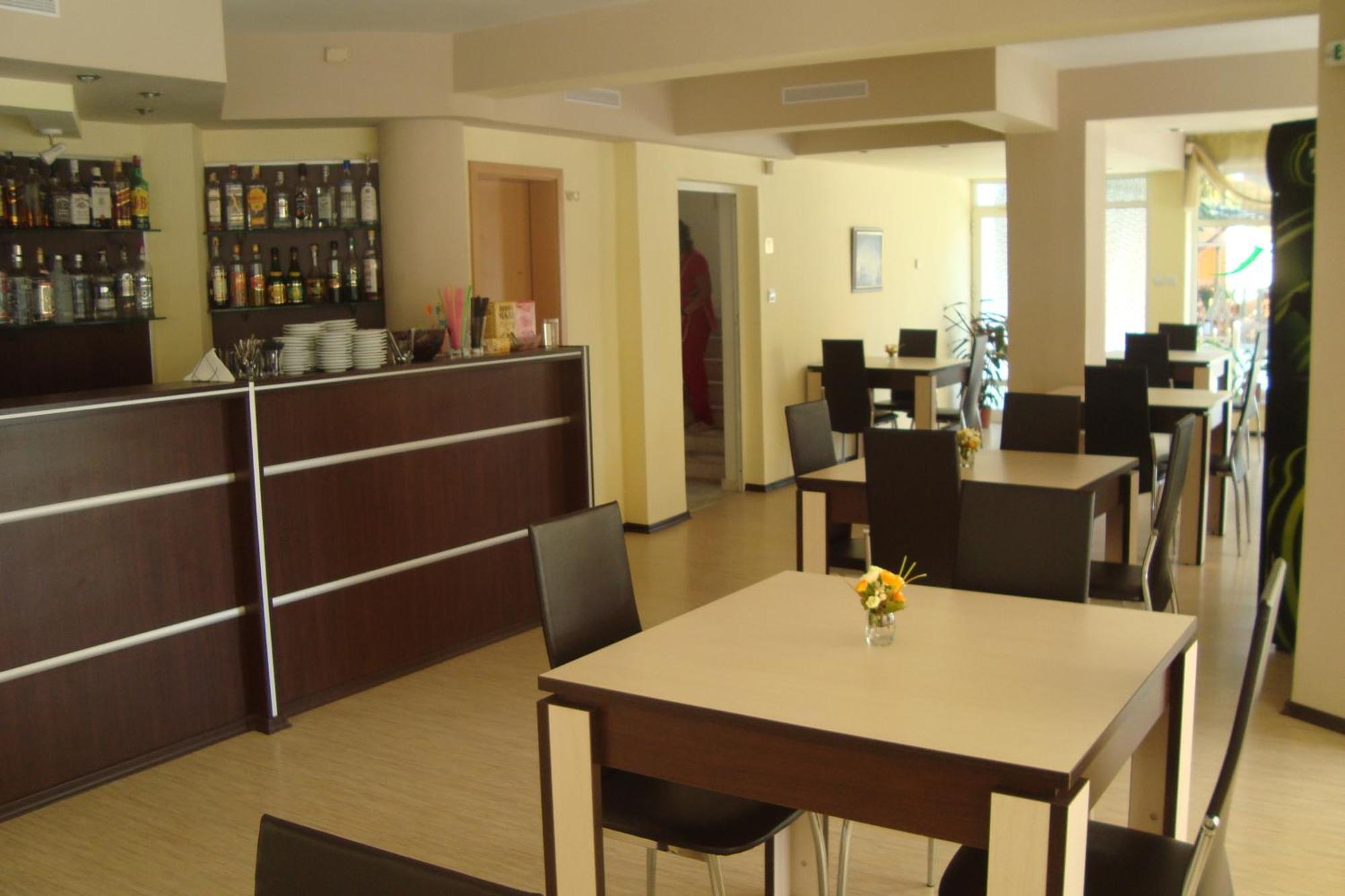 Hotel Astra Равда Экстерьер фото