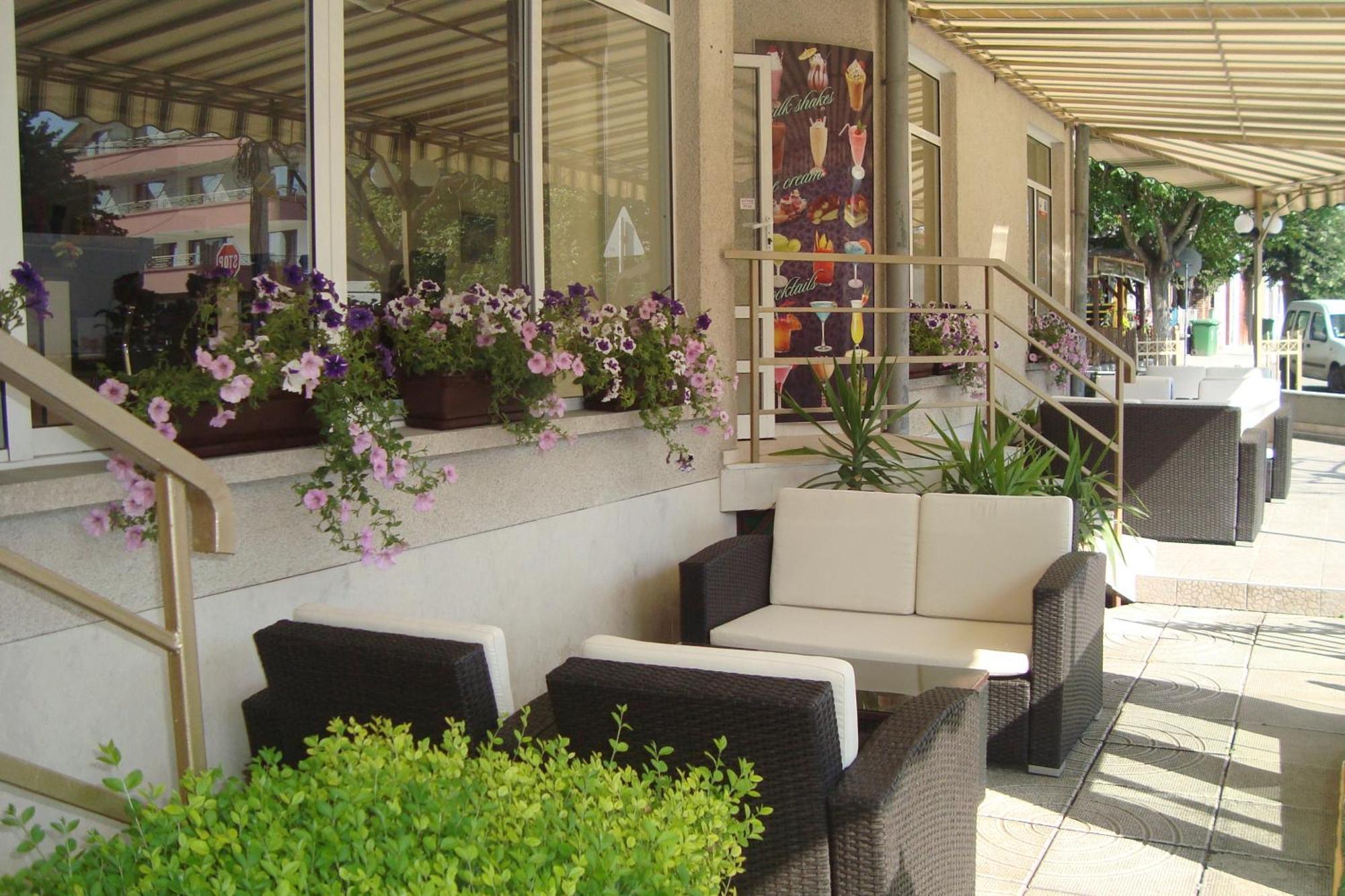 Hotel Astra Равда Экстерьер фото