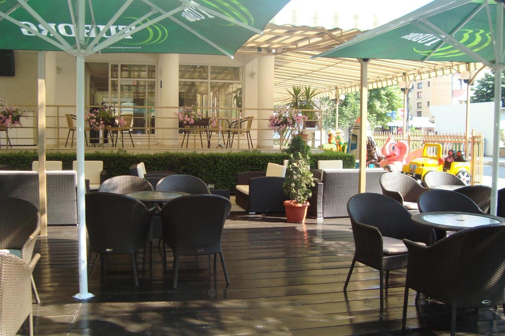 Hotel Astra Равда Экстерьер фото