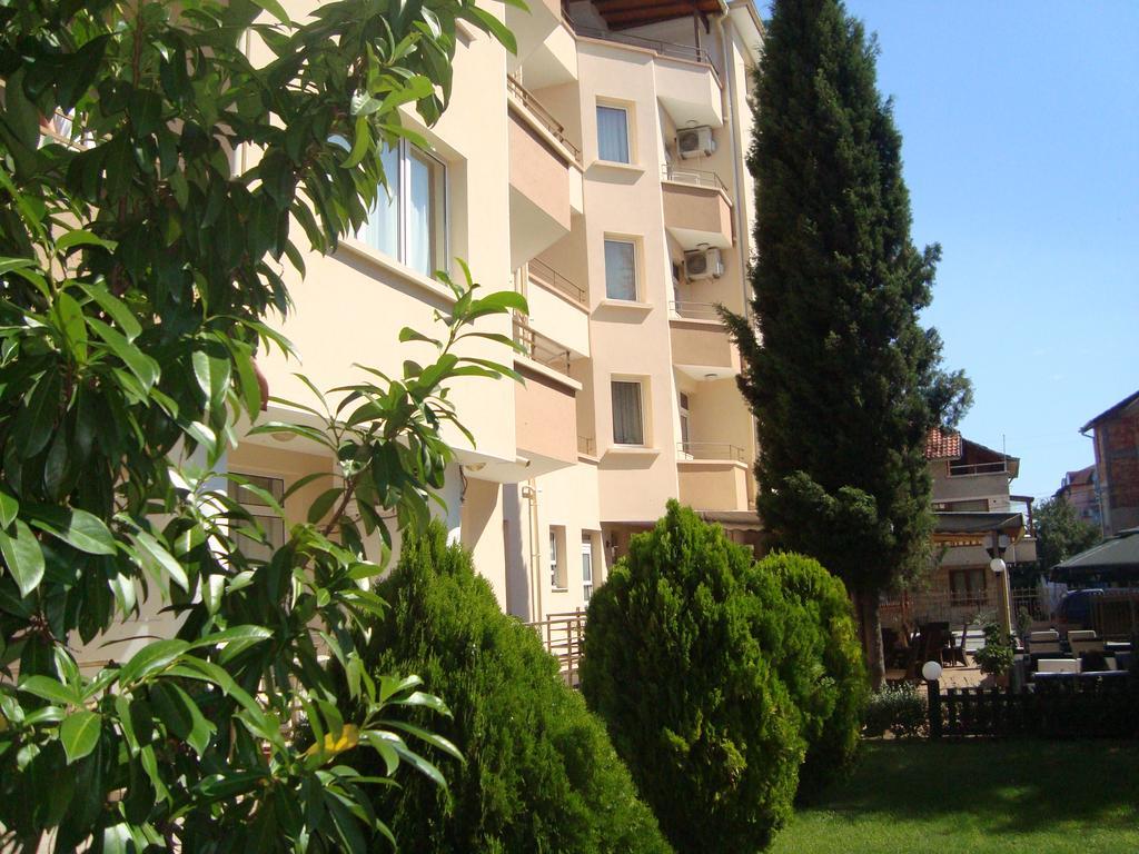 Hotel Astra Равда Экстерьер фото