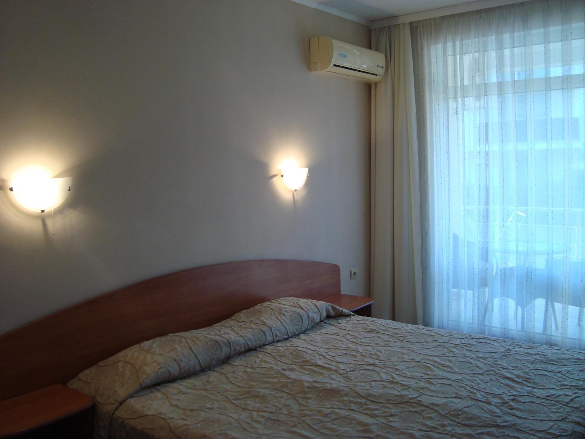 Hotel Astra Равда Экстерьер фото