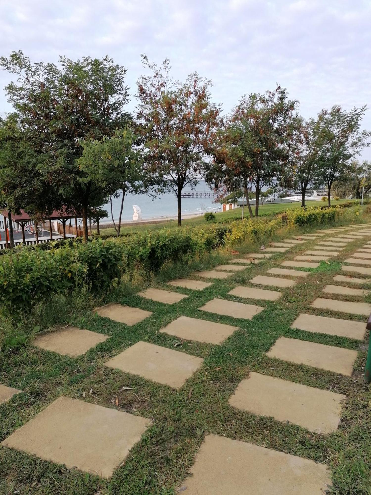 Hotel Astra Равда Экстерьер фото