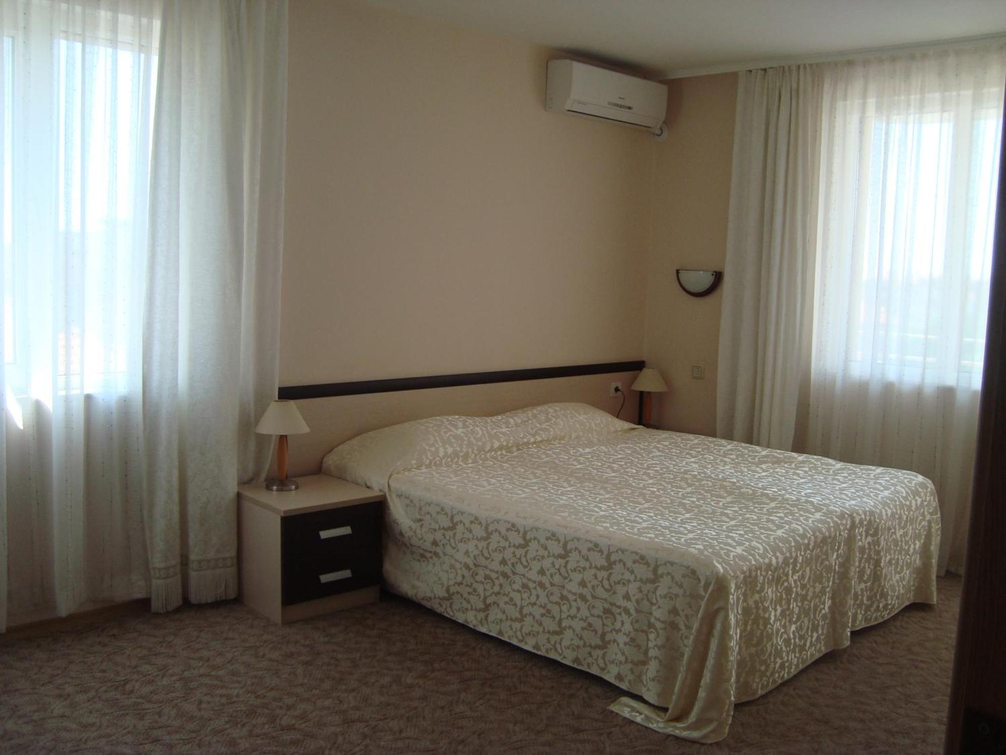 Hotel Astra Равда Экстерьер фото
