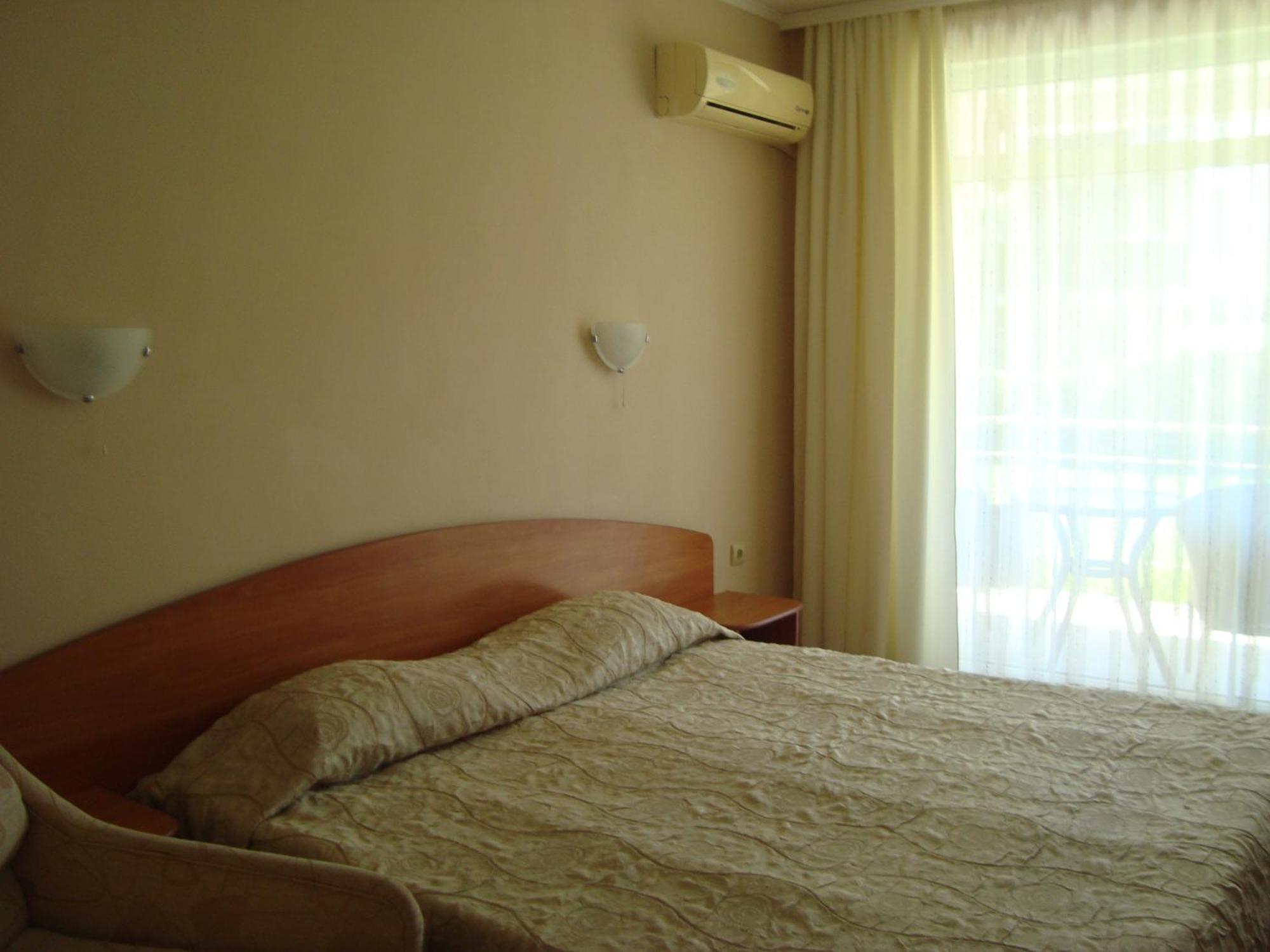 Hotel Astra Равда Экстерьер фото