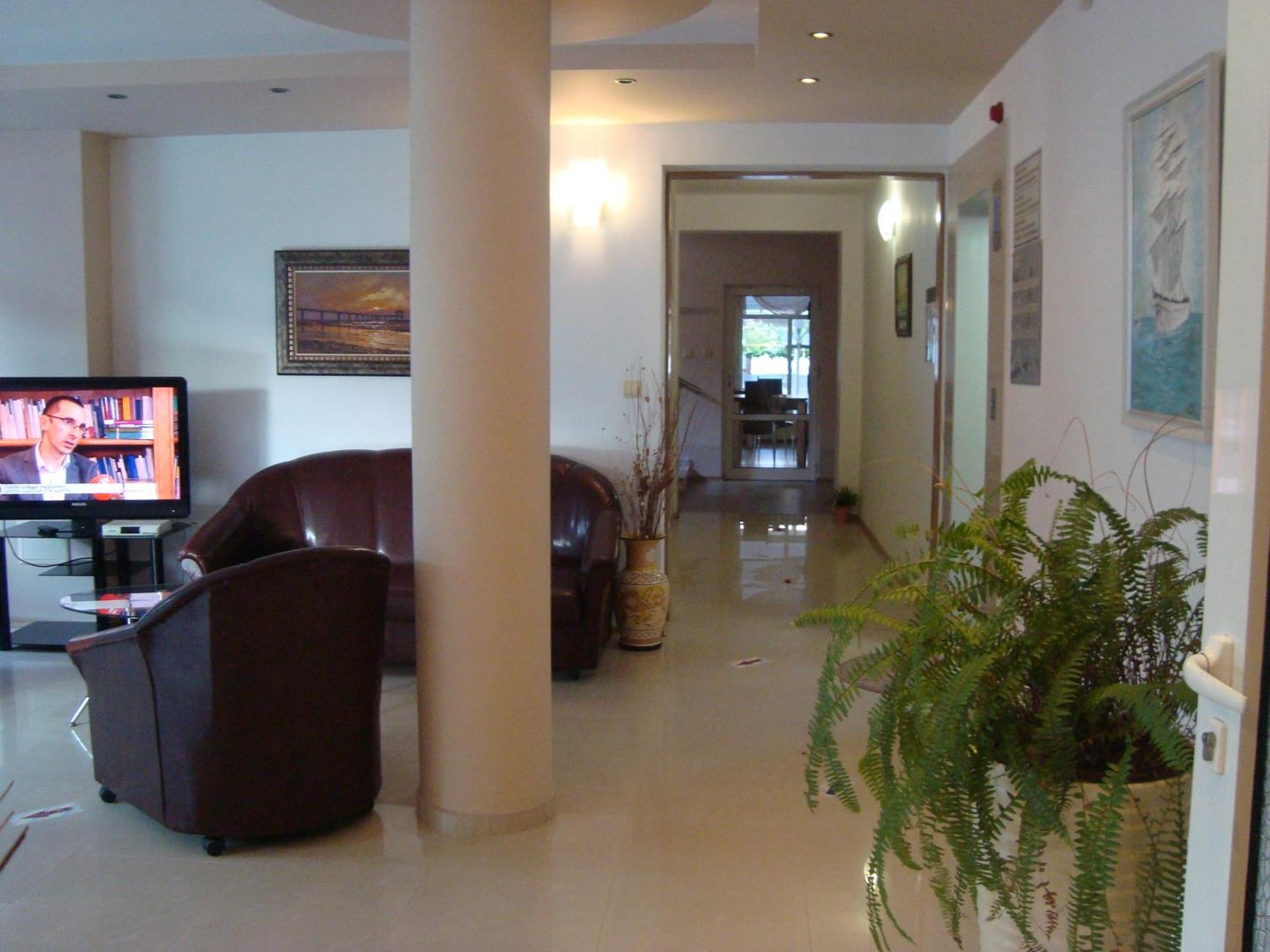 Hotel Astra Равда Экстерьер фото