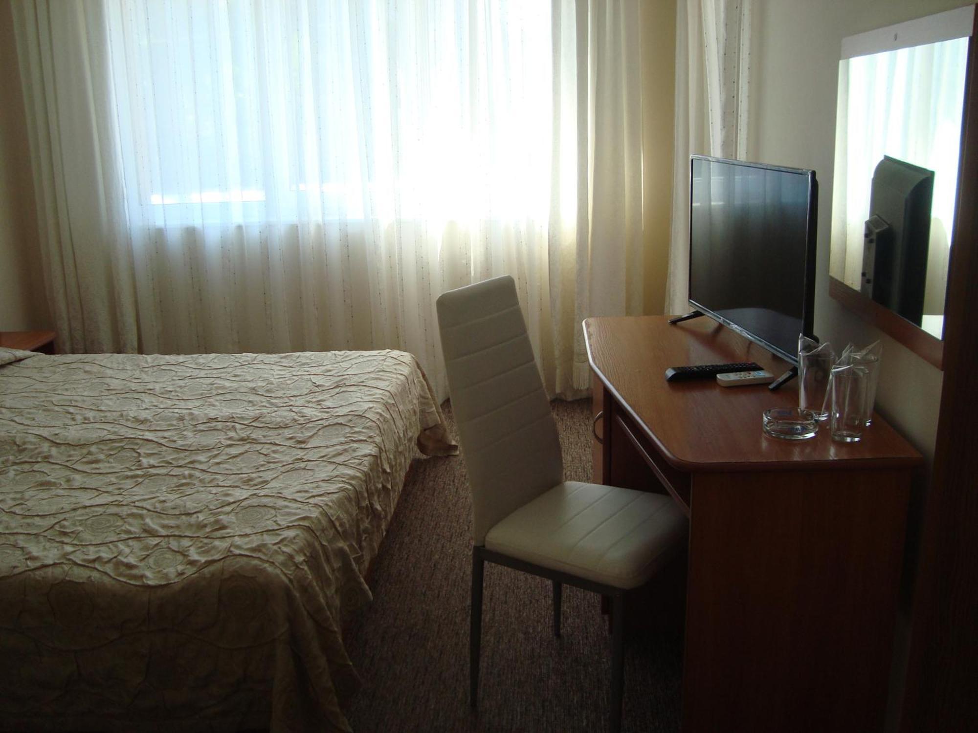 Hotel Astra Равда Экстерьер фото