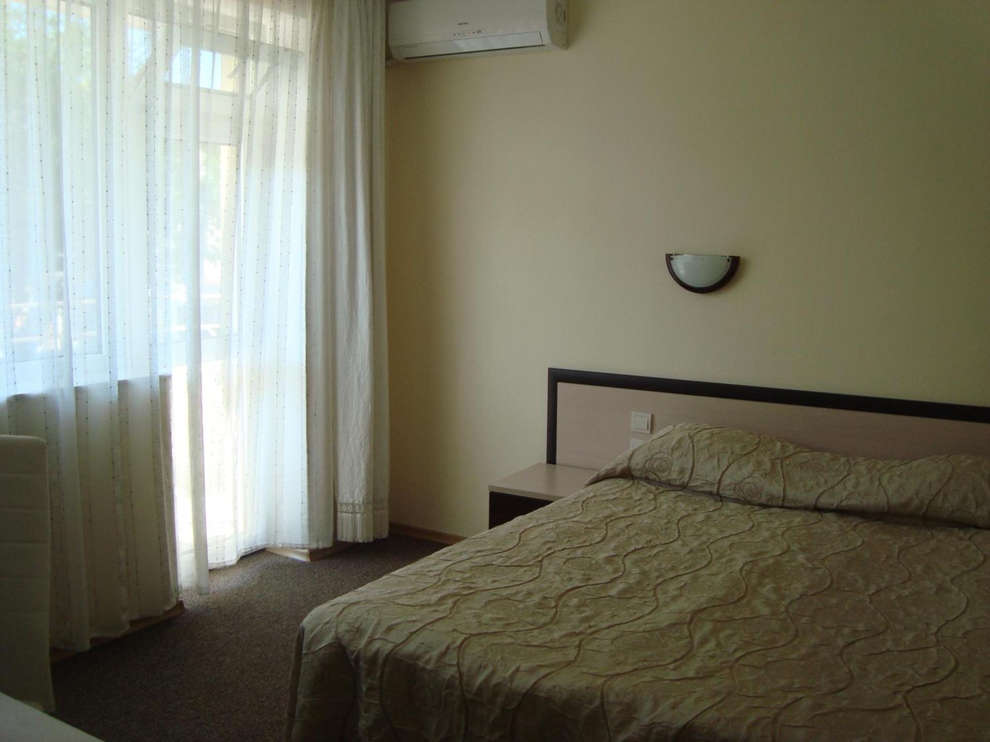 Hotel Astra Равда Экстерьер фото