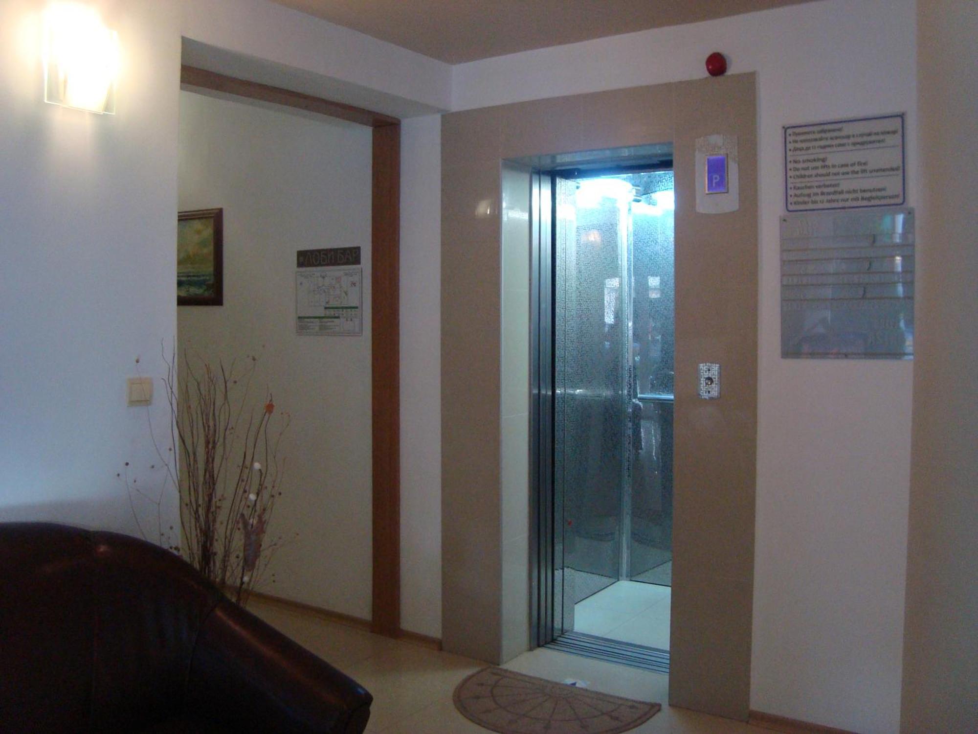 Hotel Astra Равда Экстерьер фото