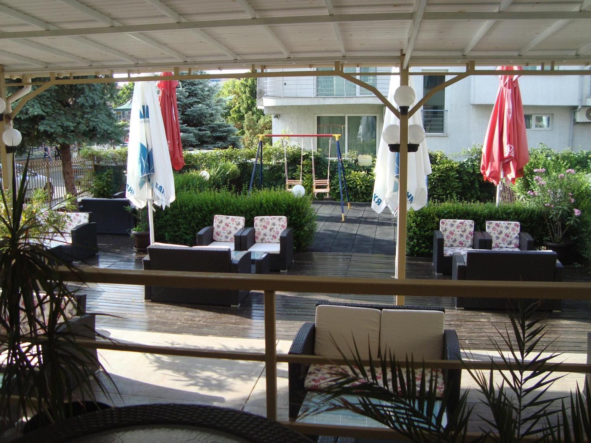Hotel Astra Равда Экстерьер фото