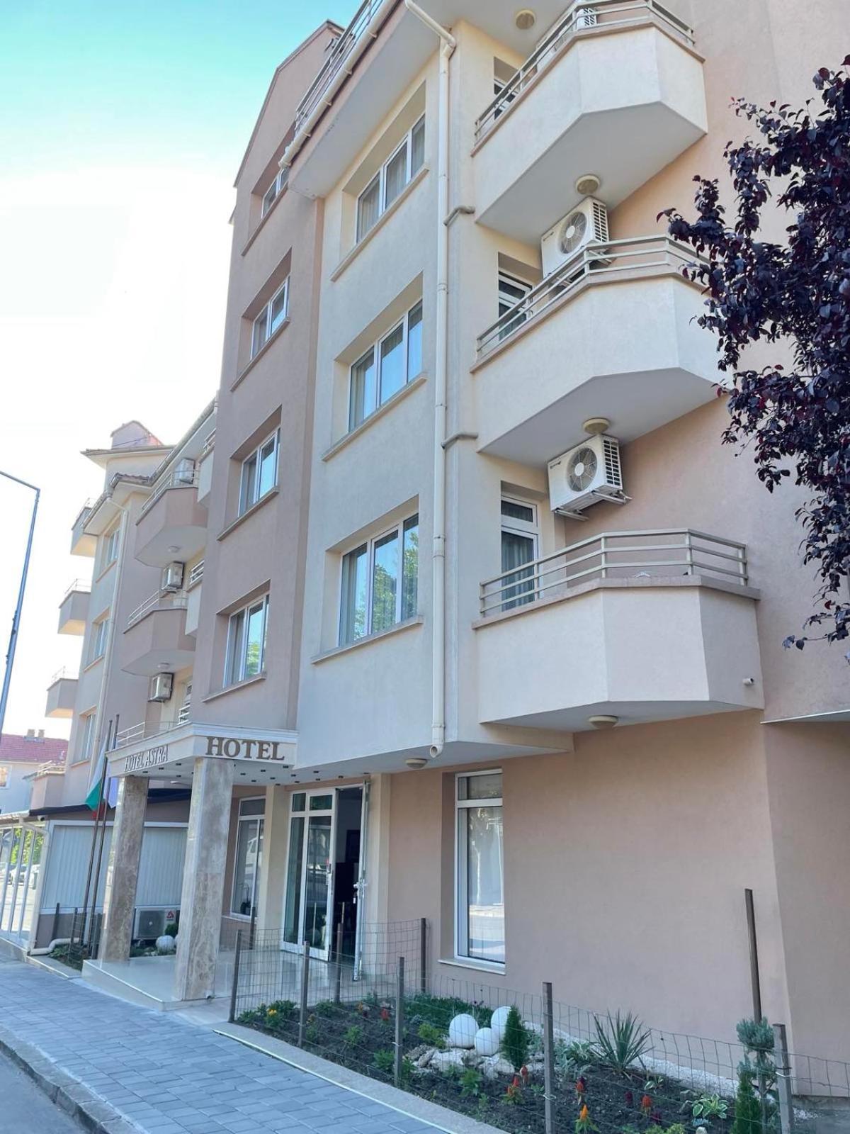 Hotel Astra Равда Экстерьер фото