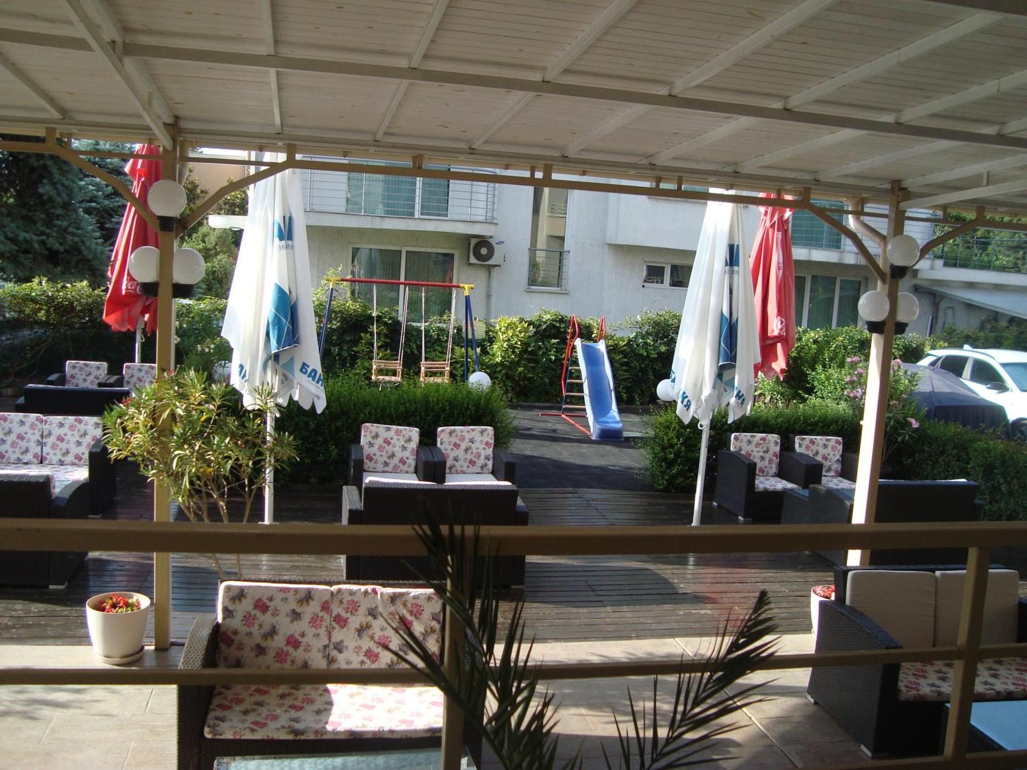 Hotel Astra Равда Экстерьер фото