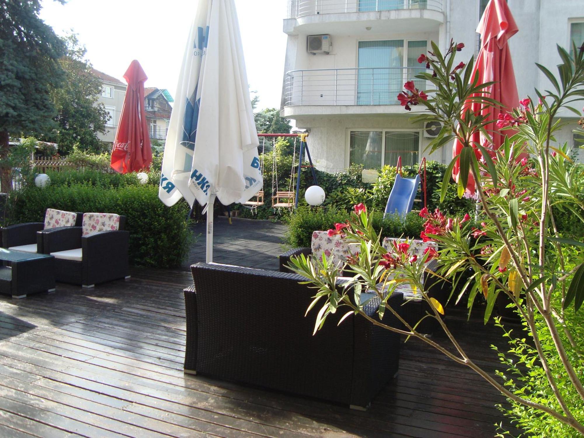 Hotel Astra Равда Экстерьер фото