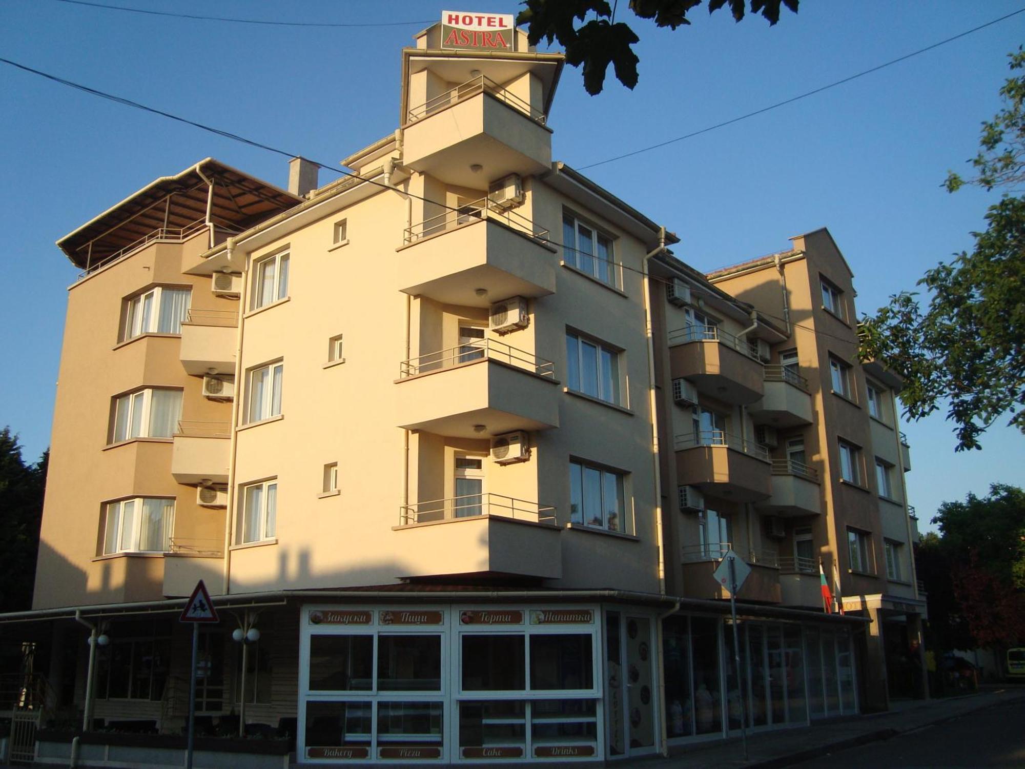 Hotel Astra Равда Экстерьер фото