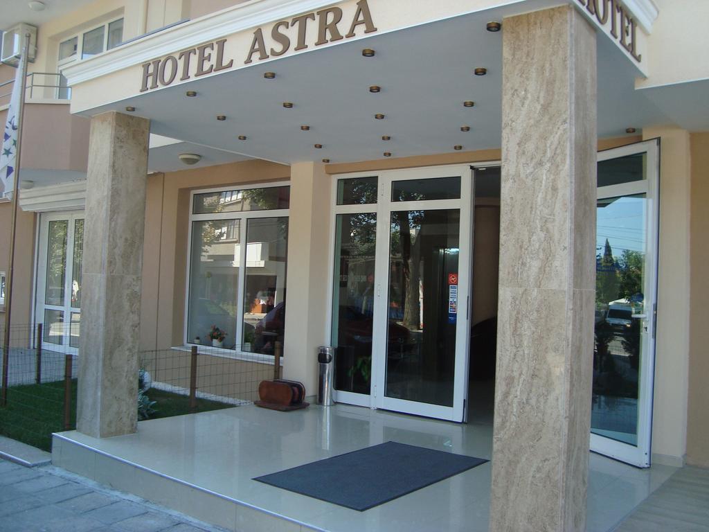 Hotel Astra Равда Экстерьер фото