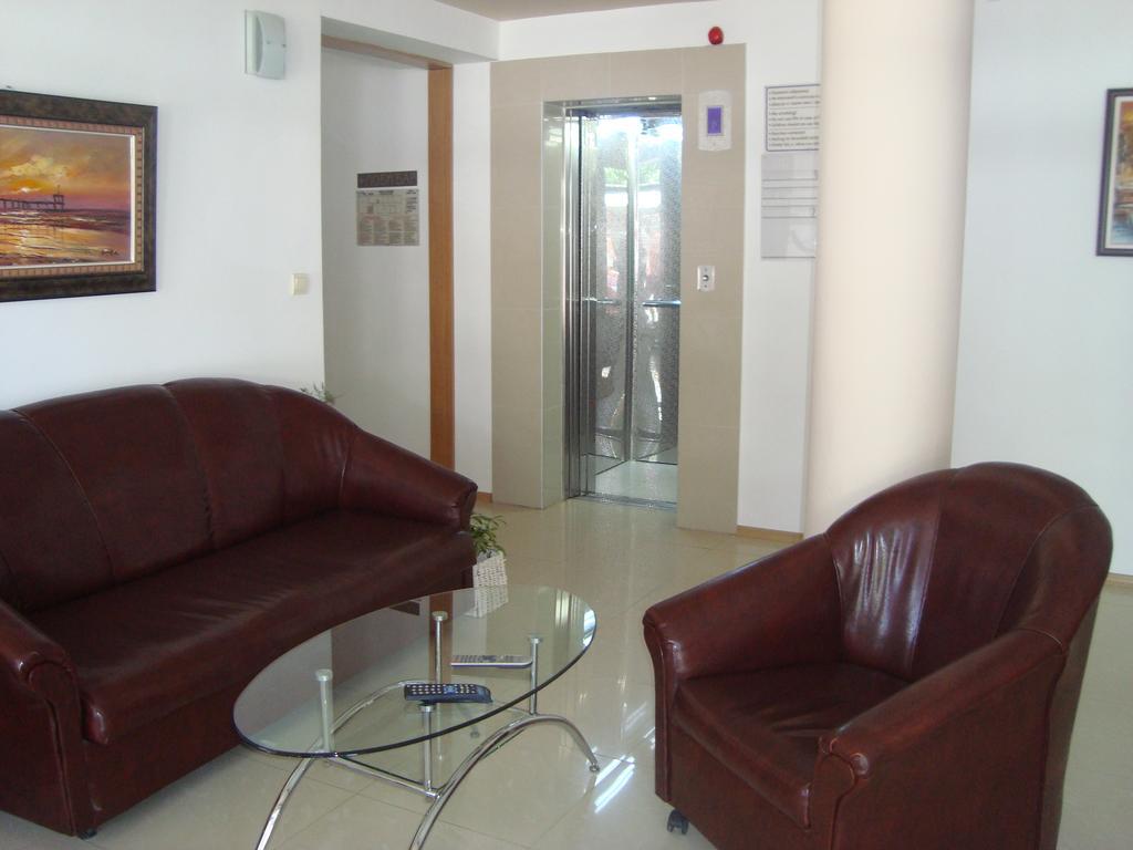 Hotel Astra Равда Экстерьер фото