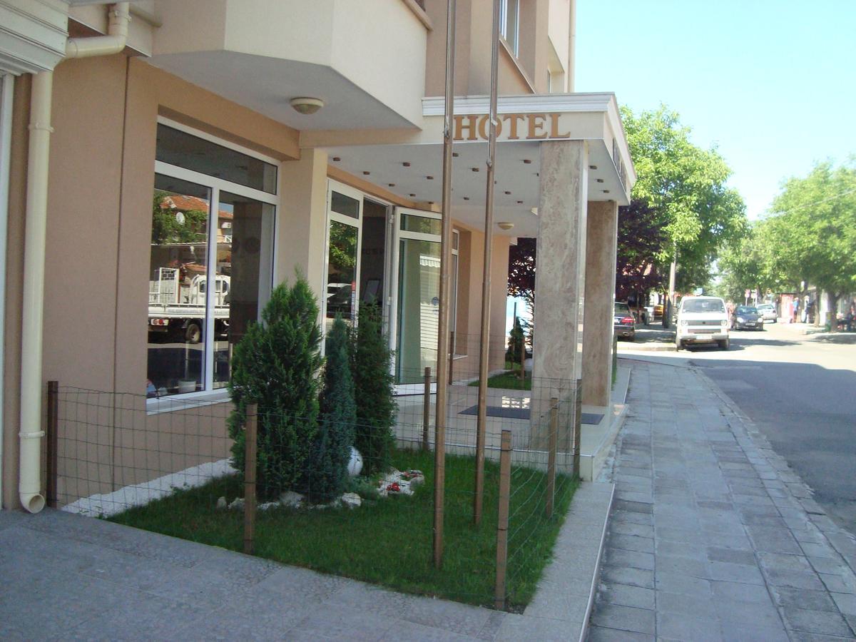 Hotel Astra Равда Экстерьер фото