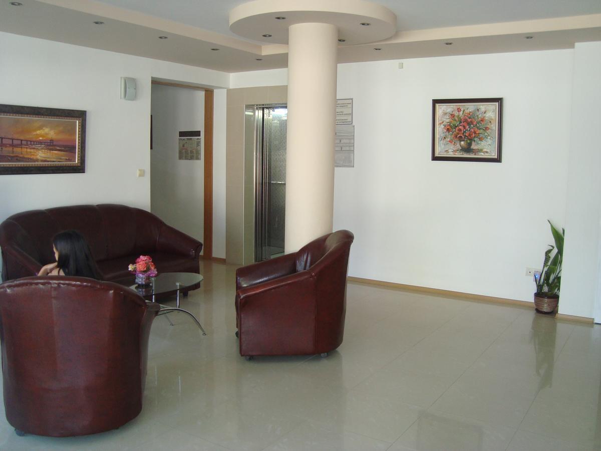 Hotel Astra Равда Экстерьер фото